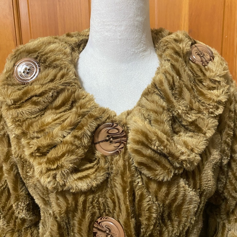 Faux Fur Cropped Jacket With Wing Collar - Picture 4 of 7
